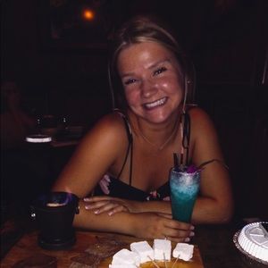 Meet your Posher, Kayla